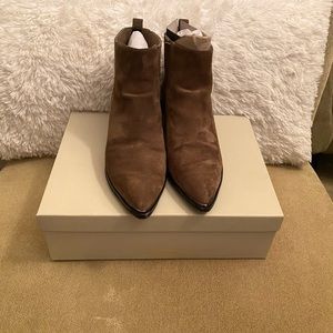 Brand new Marc Fisher Suede Yale pointy booties